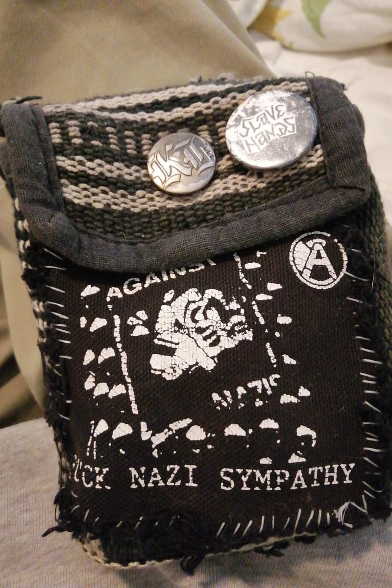 iKü (or similar - partially obscured button), Slave Hands