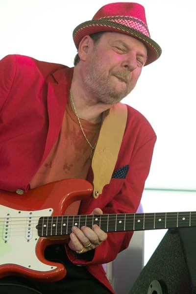 Ronnie Earl & the Broadcasters