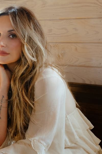 Carly Pearce, Sela Campbell